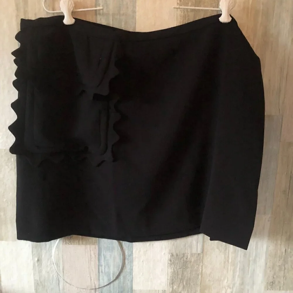 VICTORIA BECKHAM Target Black Scallop Pocket Mini Skirt Women's size 1X NWTs